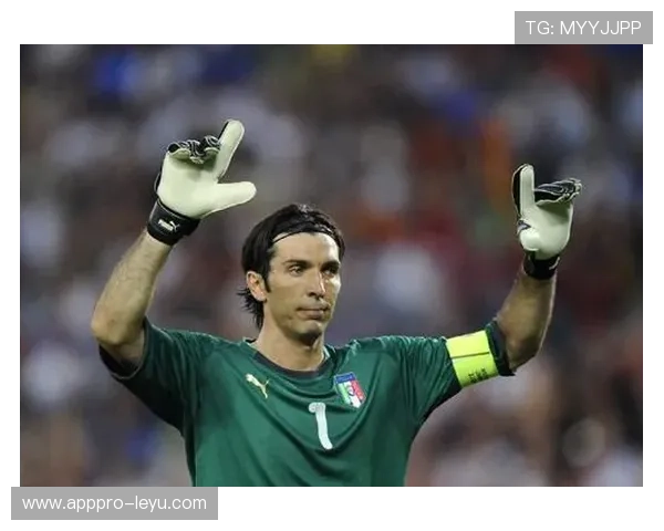 布冯生涯回顾:意大利门神的不朽守护 布冯生涯回顾:意大利门神的不朽守护